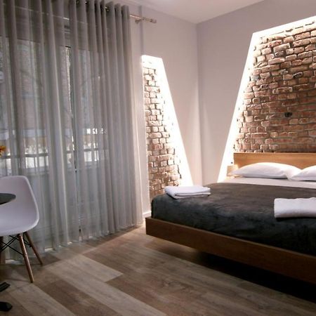 Koni'S Studio Apartments Tiranë Luaran gambar